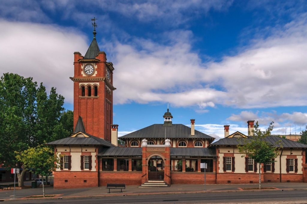 pennicott weir lawyers act office